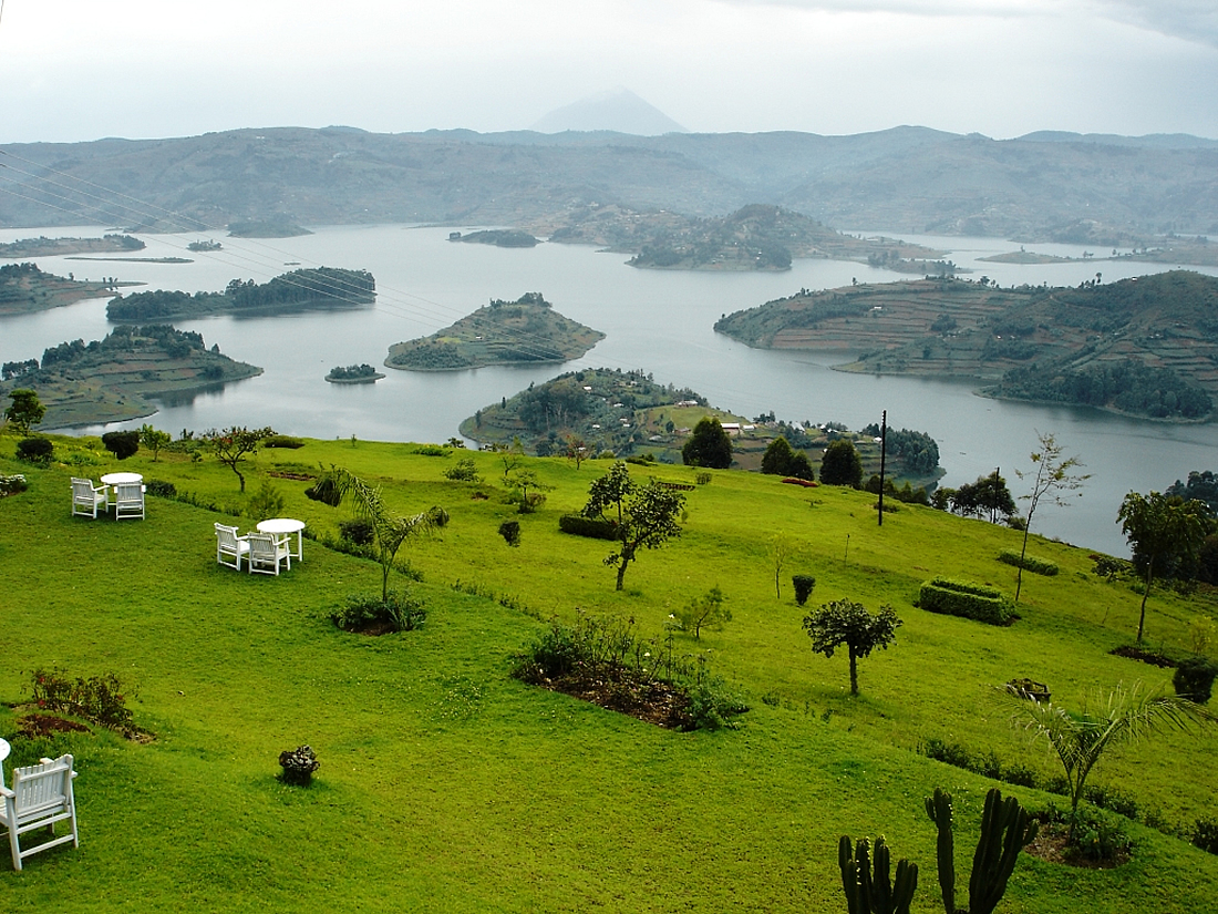 Views of Lake Bunyonyi on road 