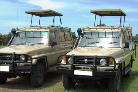 Safari land cruiser front - Uganda