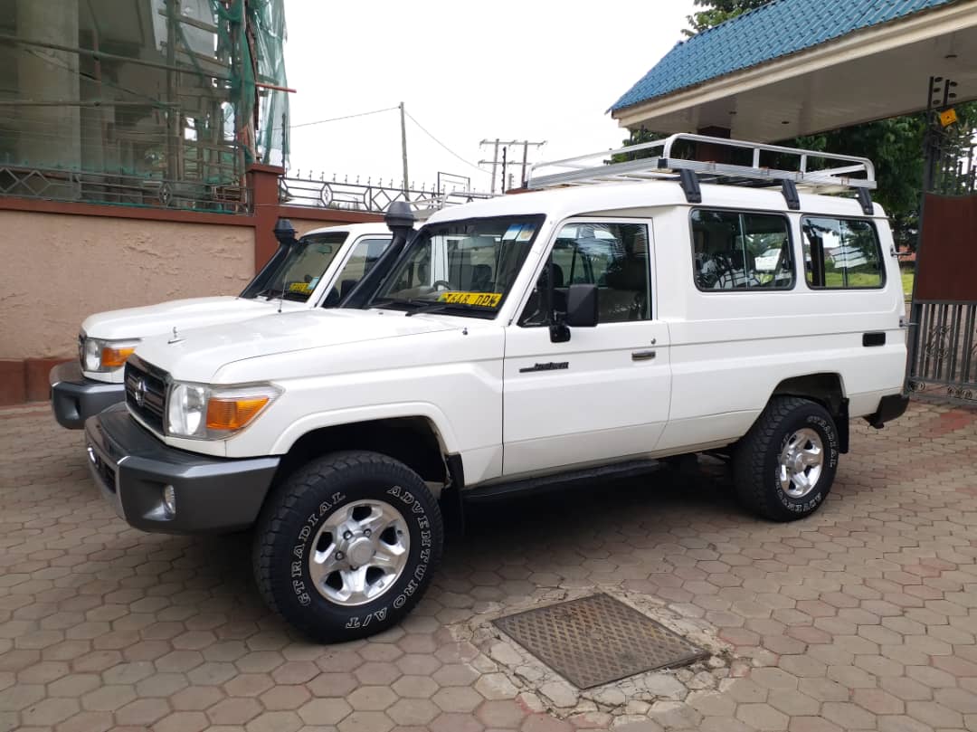 Hardtop Land Cruiser 4x4 Car Hire Uganda