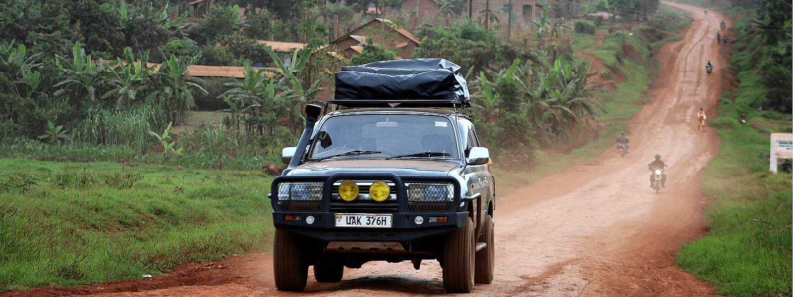 Car rental Uganda in a Land cruiser