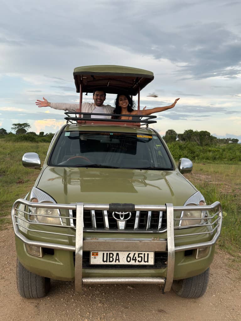 4x4 popup roof Land cruiser for Uganda safari