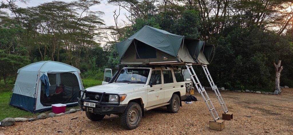 Rooftop tent Land cruiser rentals