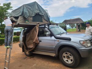 Set up a rooftop tent land cruiser in Uganda